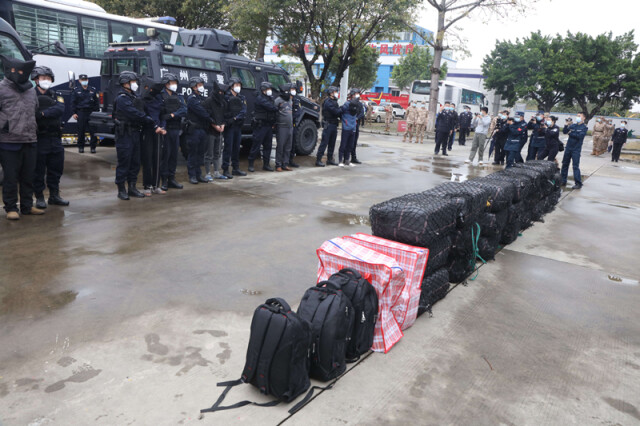 1 ton of cocaine seized in transnational drug smuggling case