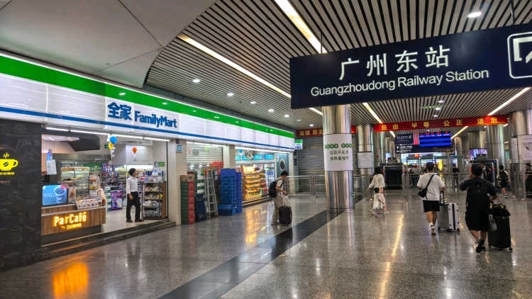 停售泡面！广州东站回应：高铁车站内均不售卖方便面食品