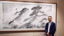 香港画家李志清连环画新作《雪山飞狐》亮相南国书香节,再现金庸武侠世界 香港画家李志清连环画新作《雪山飞狐》亮相南国书香节,再现金庸武侠世界