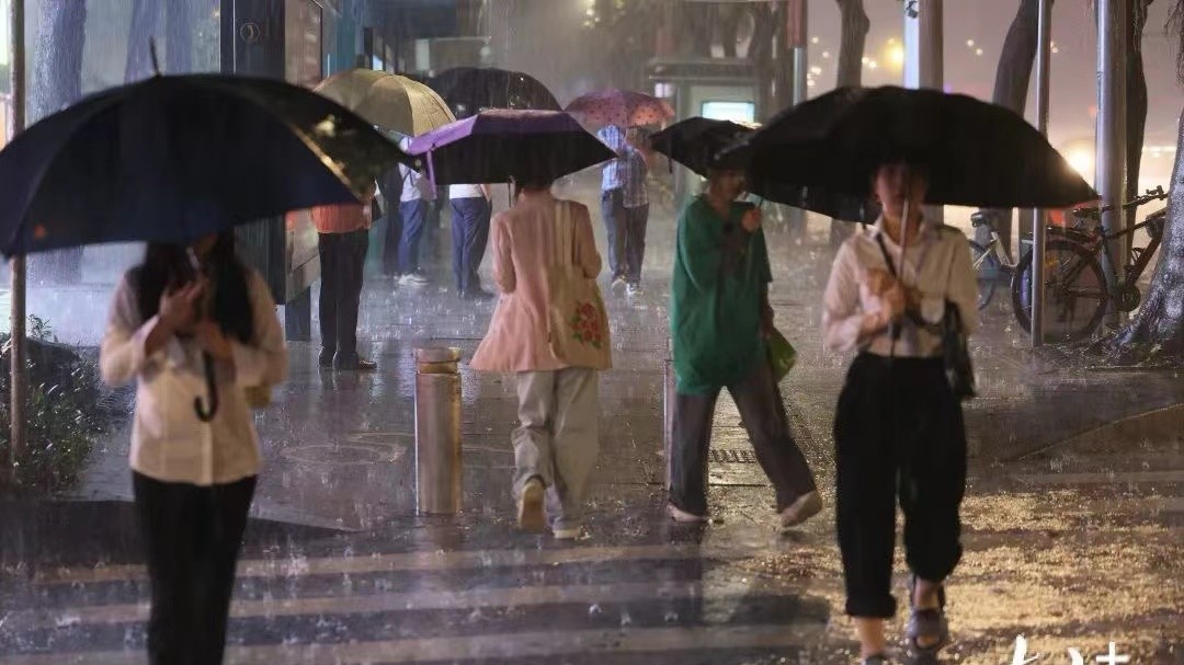 A tropical depression to bring high temperature and heavy showers in next few days