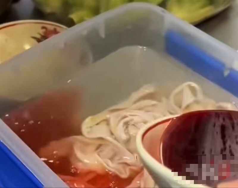 涉事账号此前发布的视频截图。