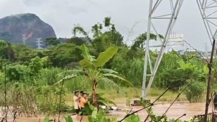 事发河源！突遭暴雨，小孩和老人被困积水中……