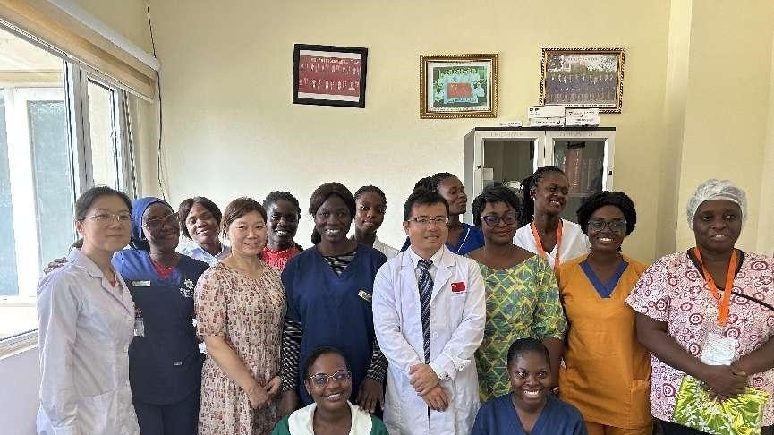 Ghanaian patients given light by Guangdong doctors