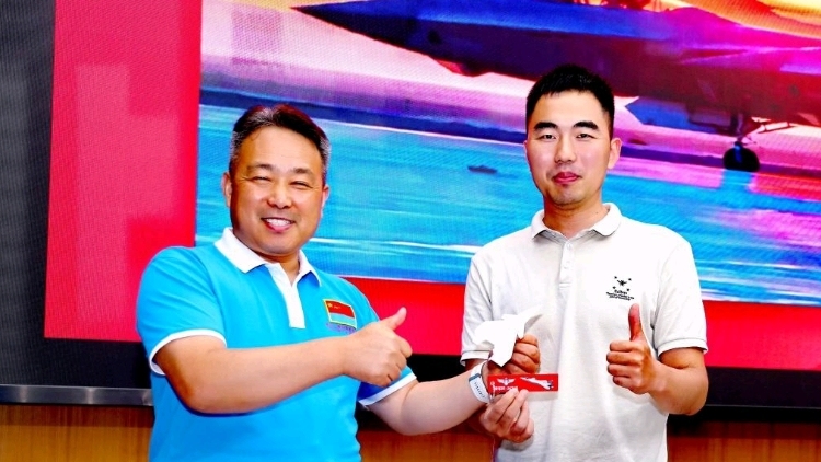 广东东莞，“3个歼-20”罕见同框！