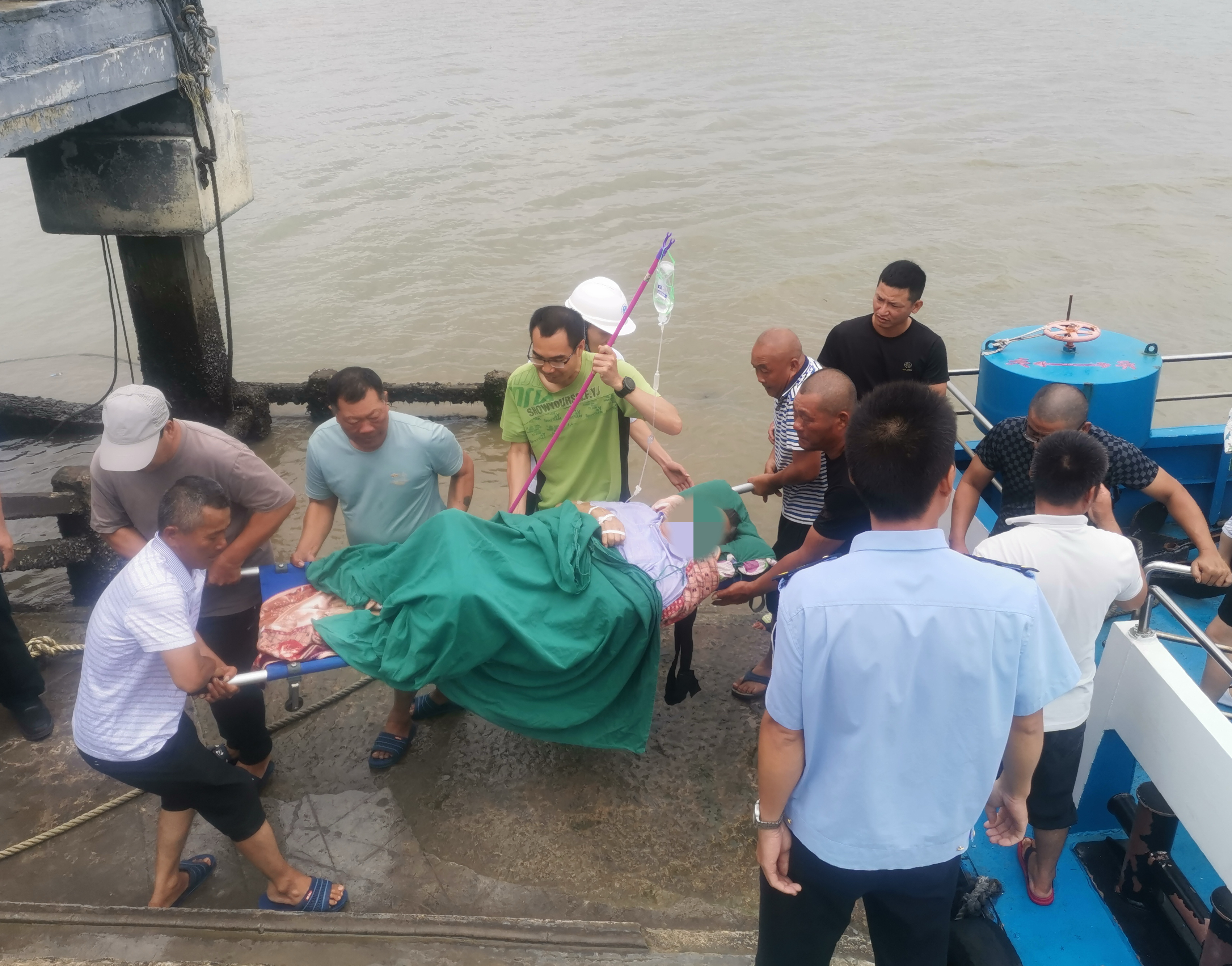 Zhanjiang港口乘客渡轮被暂停,海事部紧急修复了