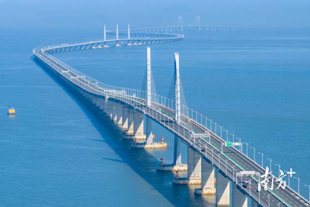 空中俯瞰港珠澳大桥。