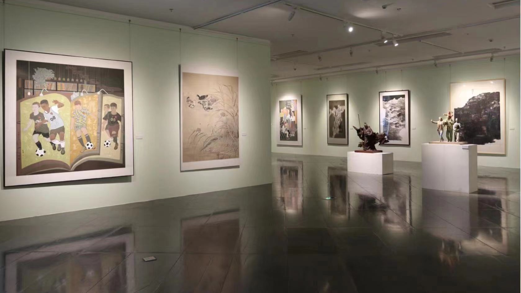 Over 300 fine arts and calligraphy works shine in Dongguan