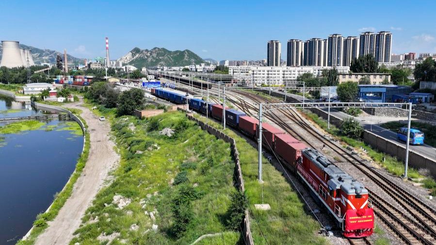 China's railway cargo transportation rises in Q3