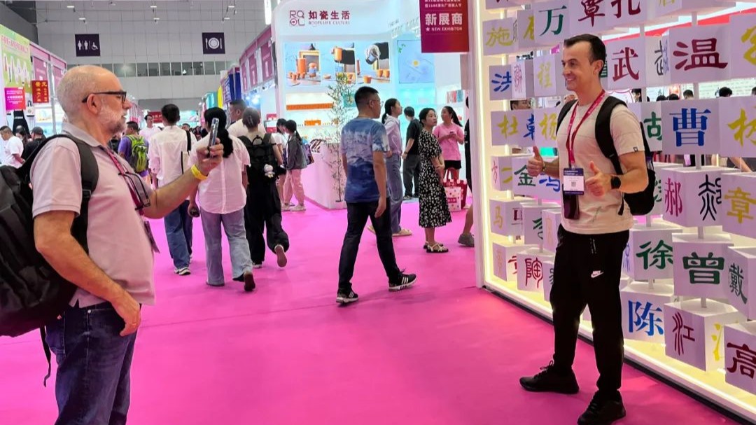 Buyers seize deals at Shenzhen gifts fair