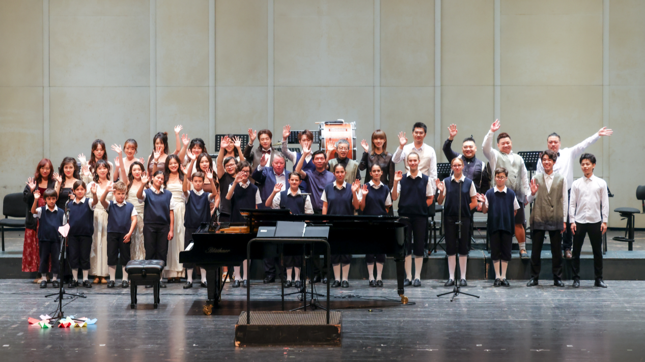 "Music is universal": the choir behind 'Les Choristes' teams up with Guangzhou's local choir to perform Cantonese song