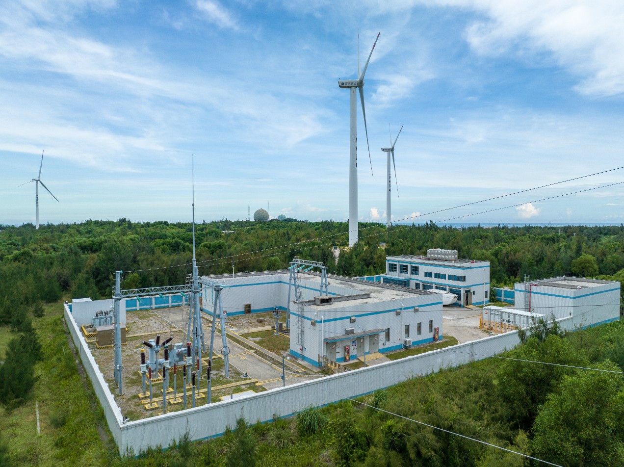 海湾石风电场配备的储能示范项目是广东省内首个新能源侧配储能示范项目。图/南方日报