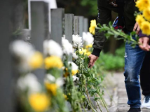 清明节假期第二天各地共接待现场祭扫群众573万人次 清明节假期第二天各地共接待现场祭扫群众573万人次