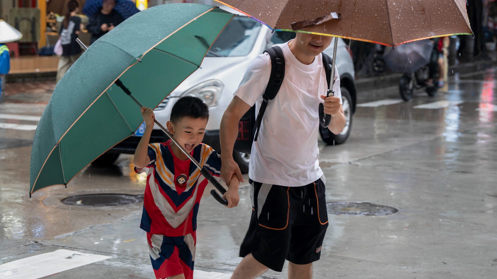 Five rounds of heavy rain to hit Guangdong during "Dragon Boat Rain" period