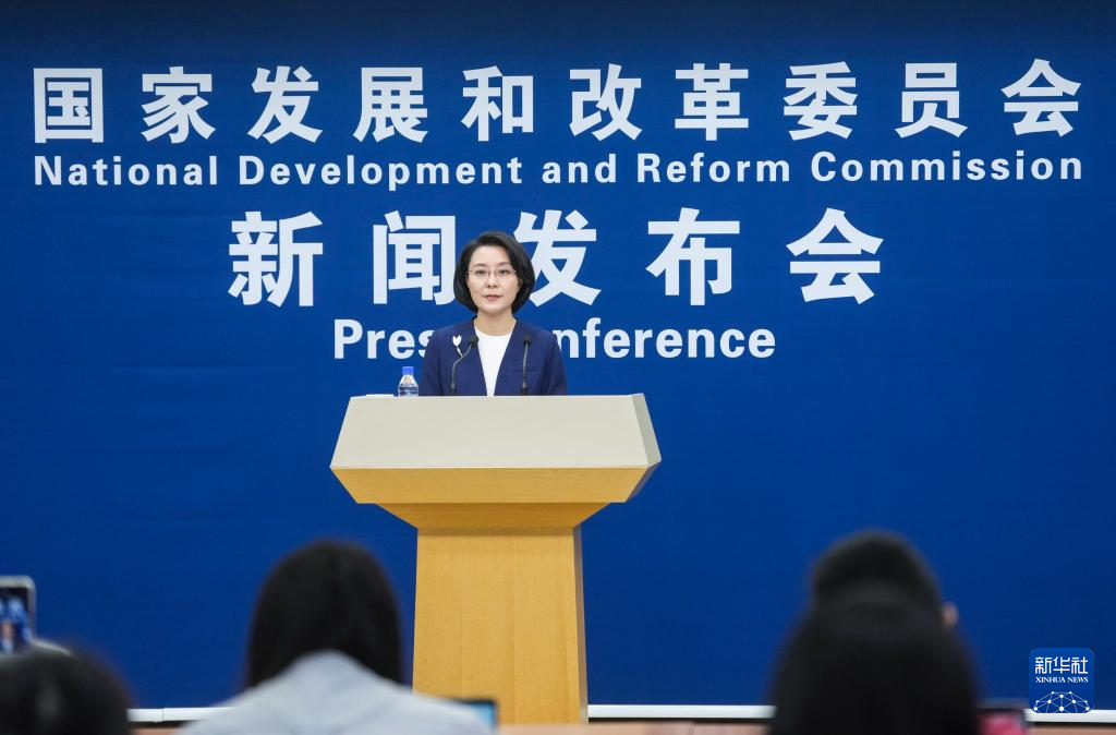 5月20日，国家发展改革委在北京召开5月份新闻发布会。这是国家发展改革委政策研究室副主任、新闻发言人李超在发布会上介绍有关情况。新华社记者 陈晔华 摄