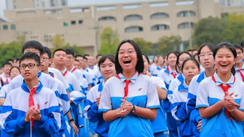 广东五部门发文明确：不得以任何方式强制购买中小学校服