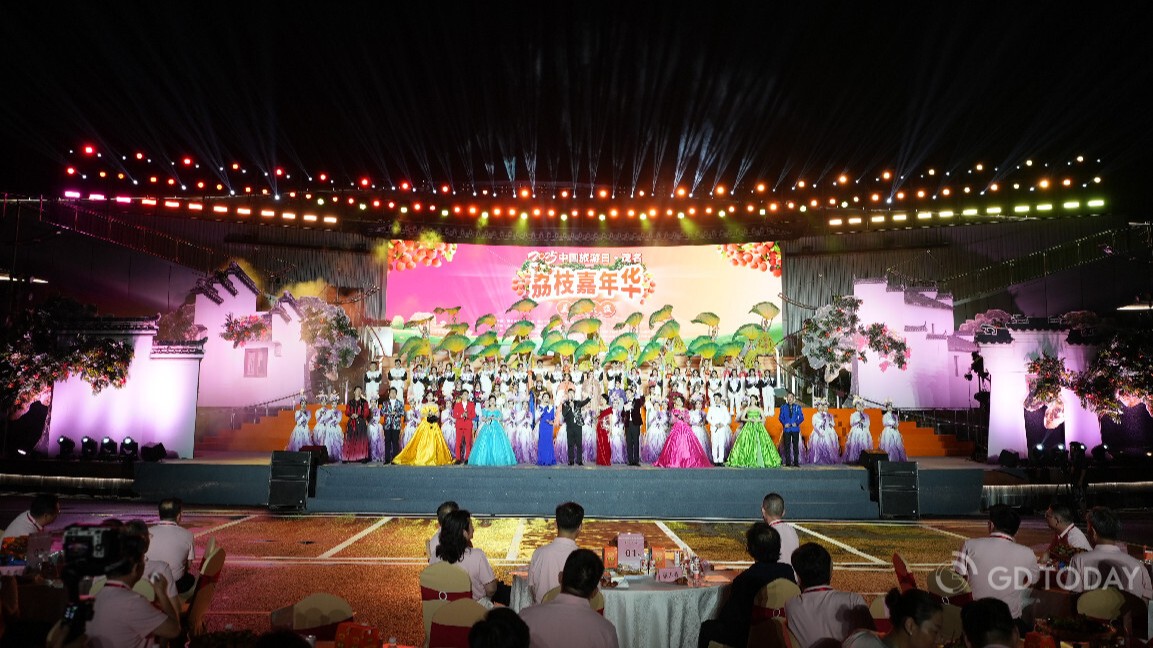 Maoming Lychee Carnival dazzles international vloggers