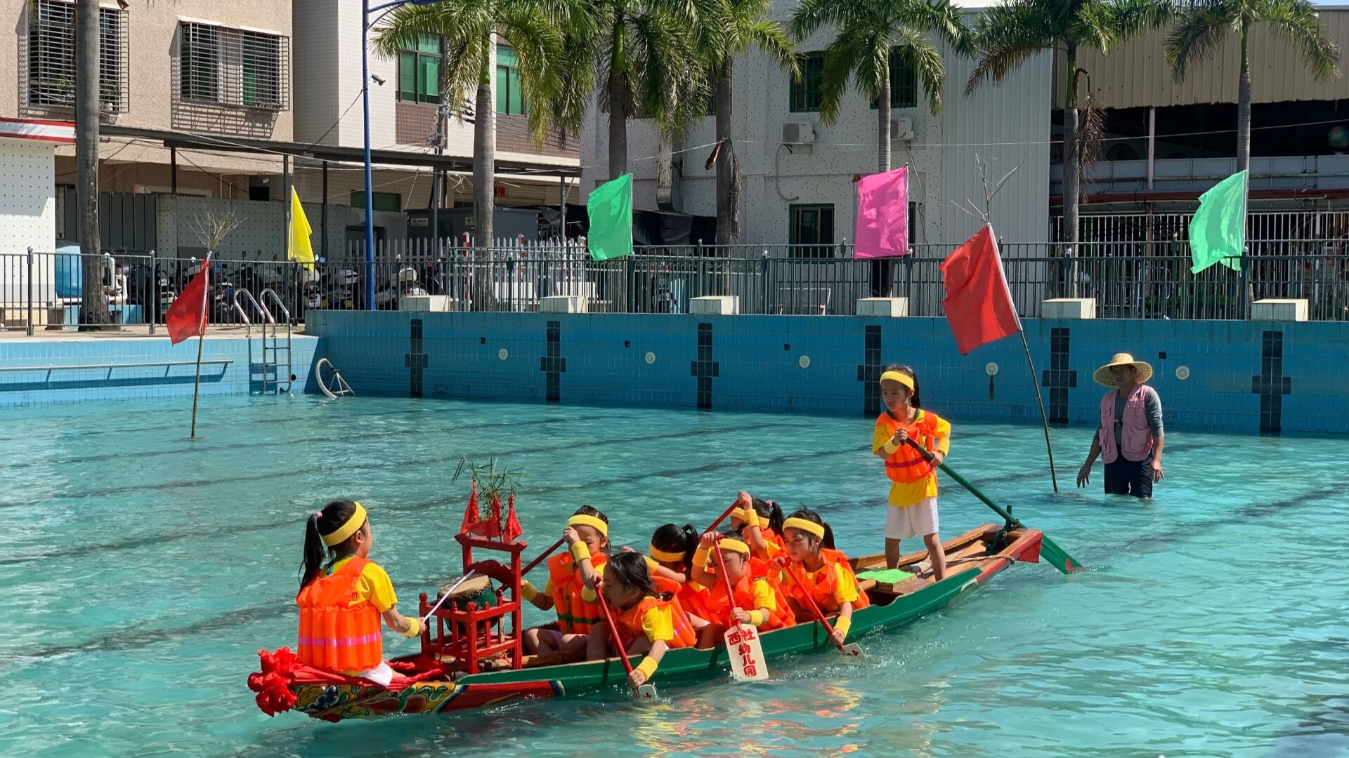 Mini dragon boat race brings festive vibe to Shantou kindergarten