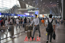 “双节”首日送客超43万人次 广州南站创单日送客新纪录