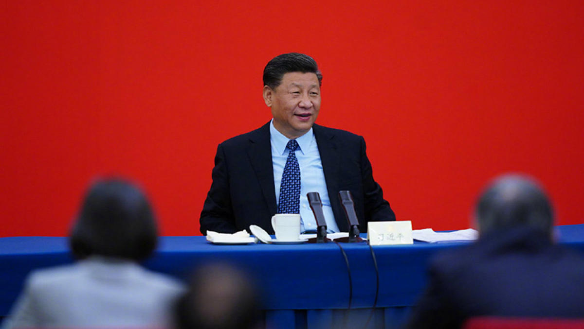 习近平看望参加政协会议的经济界委员