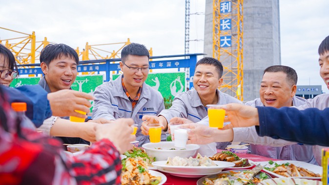 超级工程的“海上年夜饭”