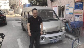 深圳罗湖交警联合龙岗交警查获“超级隐患”面包车