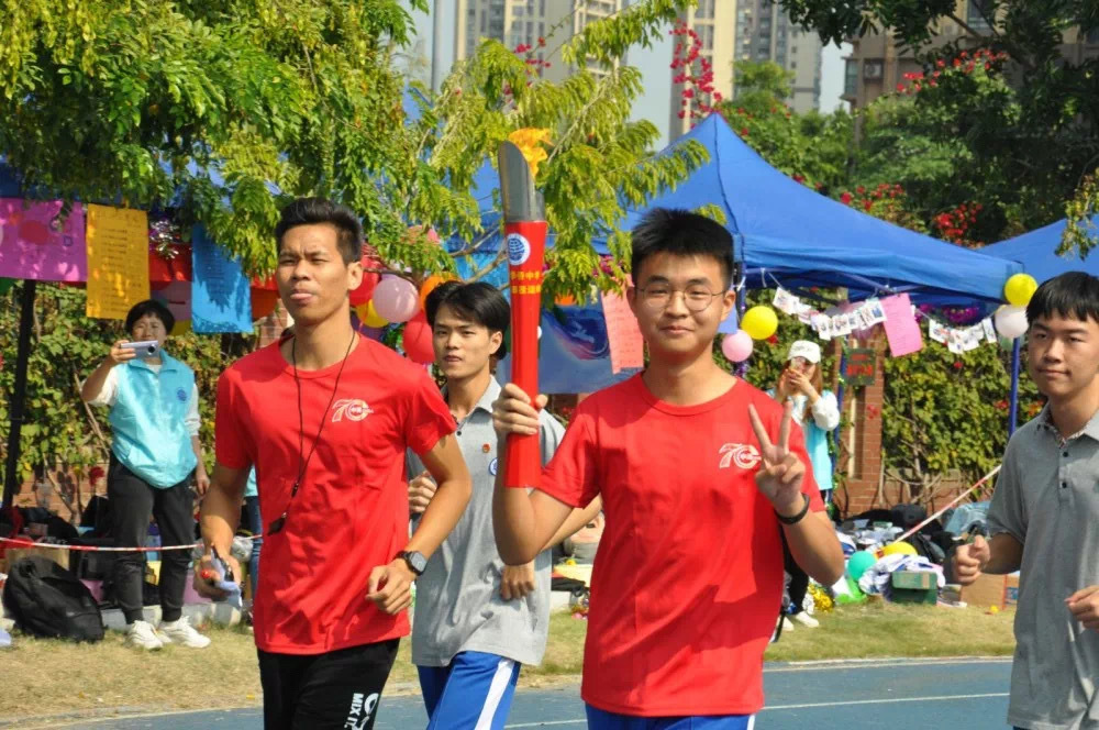 广东华侨中学体育节。
