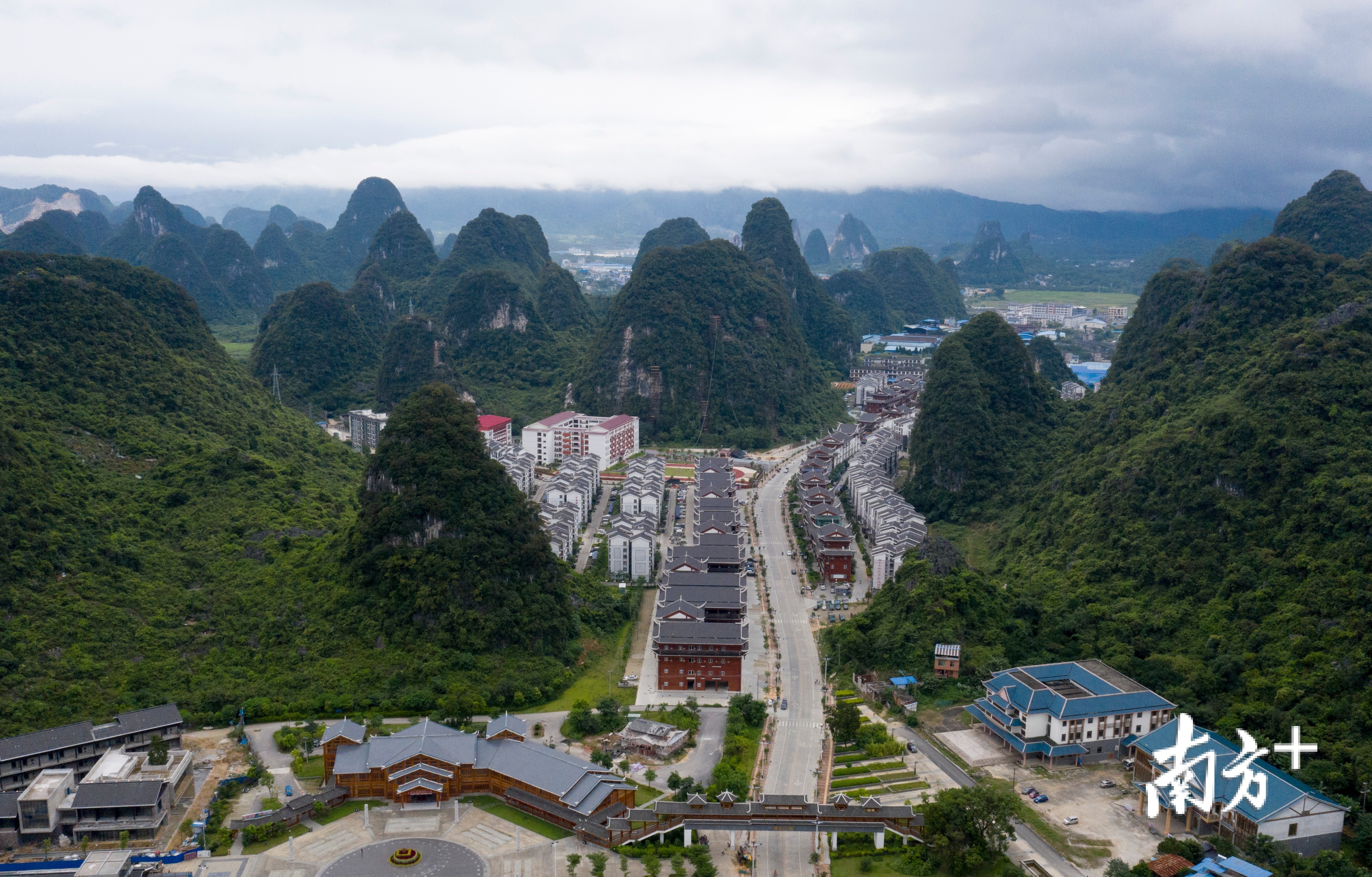 广西柳州市融水苗族自治县苗家小镇。李细华 摄