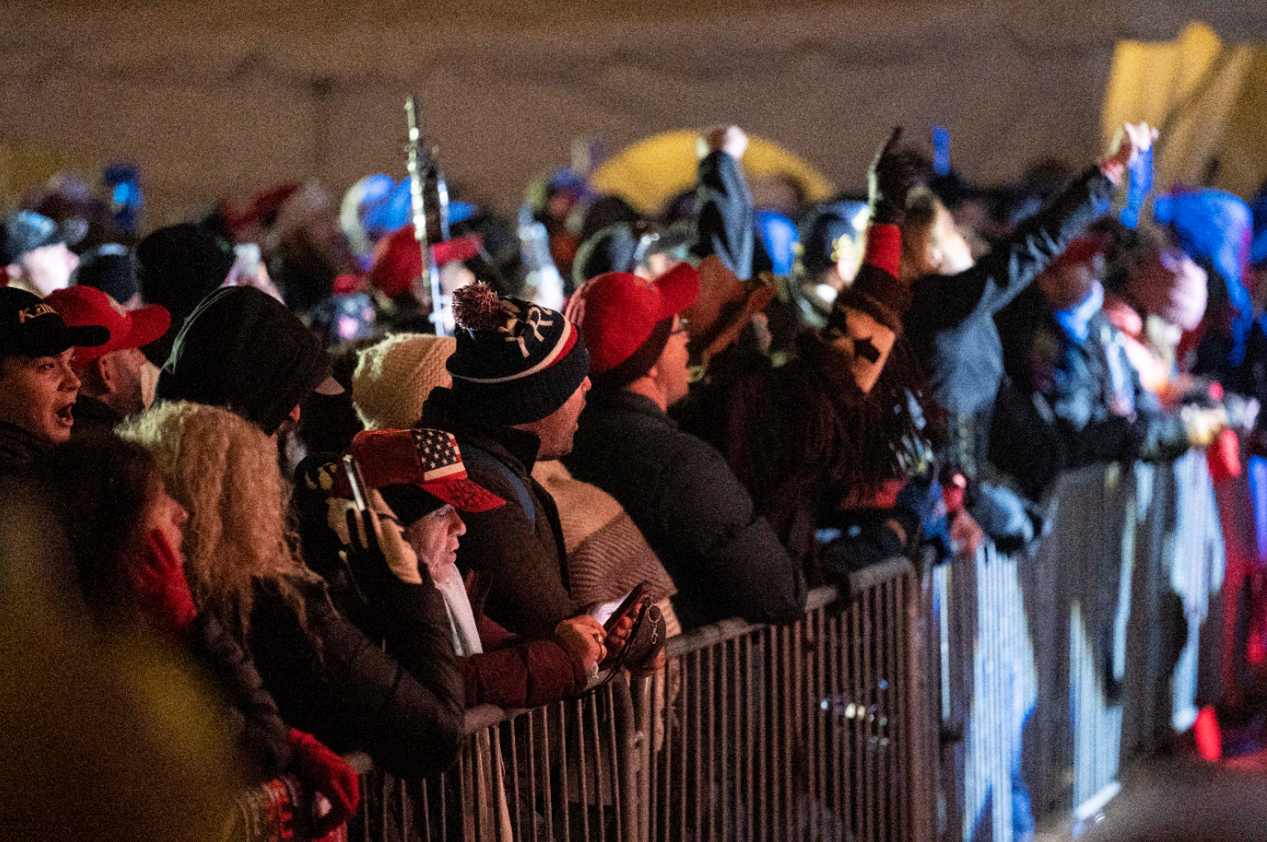 从5日起，上万名美国右翼选民在总统特朗普号召下，从各州赶赴华盛顿。新华社发