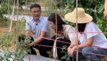 课堂设在田地间 种植技术“云”上学 课堂设在田地间 种植技术“云”上学
