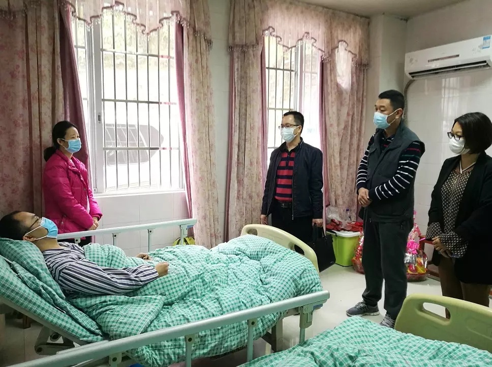 去年疫情防控期间，张文超因过度劳累突发脑梗死，被送进了ICU，经过几天抢救才转危为安。