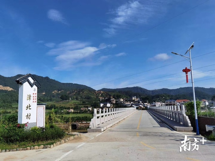 漳北村新建的富民大桥。 漳北村新建的富民大桥。