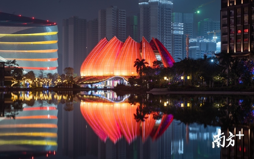 3月13日，广州花都融创文旅城，魅丽夜景。 夏宇 摄