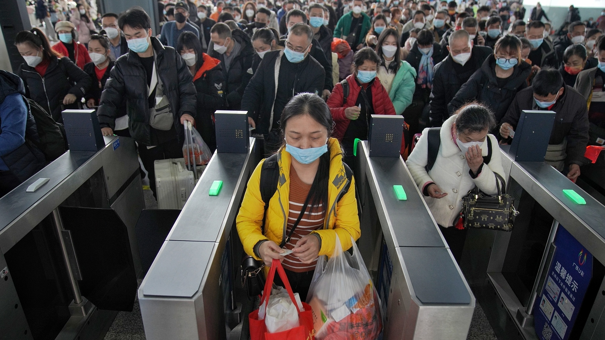 回家过年！直击2023年广州南站春运首日