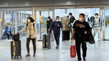 现场直击|深港恢复通关在即,深圳湾口岸香港一侧增开接驳巴士 现场直击|深港恢复通关在即,深圳湾口岸香港一侧增开接驳巴士