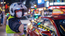 广州警方春运日常投入安保力量2.3万余人次!首日各车站秩序良好 广州警方春运日常投入安保力量2.3万余人次!首日各车站秩序良好