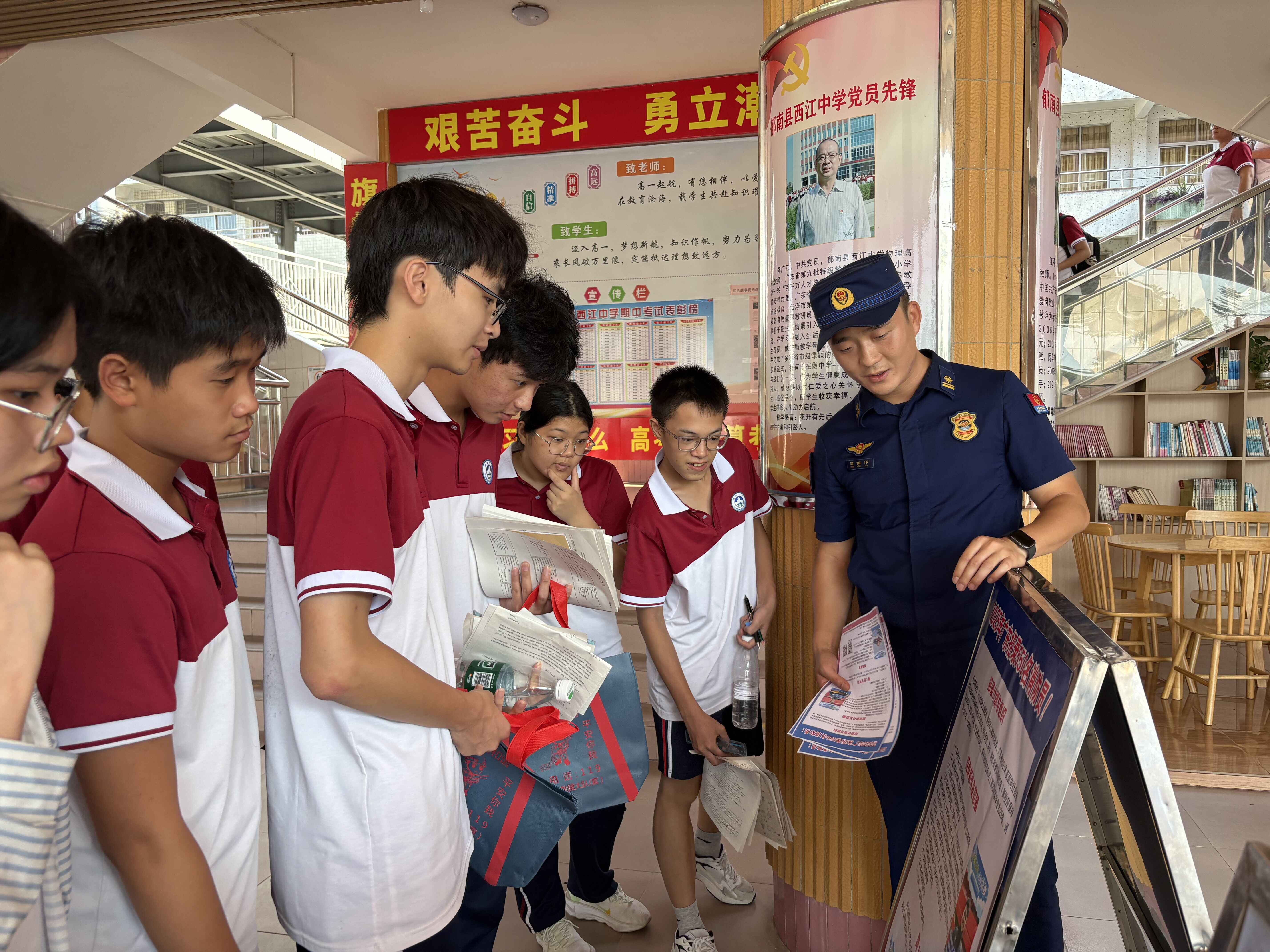 郁南开展2025年消防员招录宣传 吸引适龄青年投身消防事业