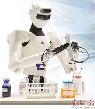 人形机器人走进实验室。南方日报记者 张令 王良珏 张迪 摄