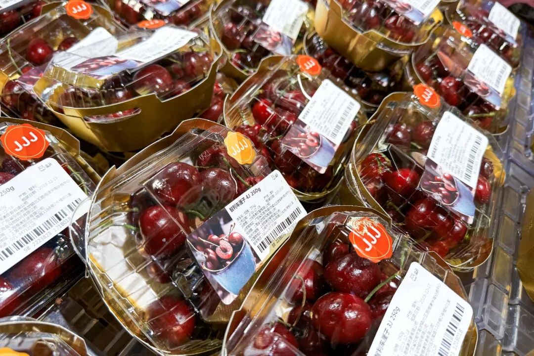 2023年12月,商场里的车厘子/广州日报 苏俊杰 摄