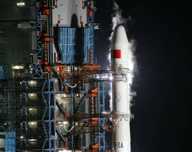 2007年4月14日，我国在西昌卫星发射中心用“长征三号甲”运载火箭，成功将一颗北斗导航卫星送入太空。 图源：新华社