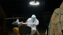 自带光环“真天使”!深圳核酸检测人员夜间工作照引起网友共鸣 自带光环“真天使”!深圳核酸检测人员夜间工作照引起网友共鸣