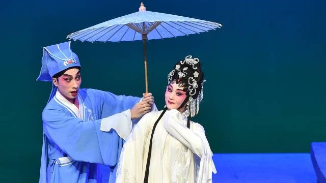 Modern twist on White Snake reviving Cantonese Opera