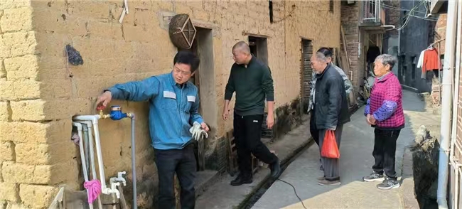 罗定市罗镜镇工作队630资金助力饮用水民生工程，温暖87户困难群体