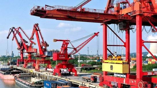 中国经济靠什么“顶住了压力”？