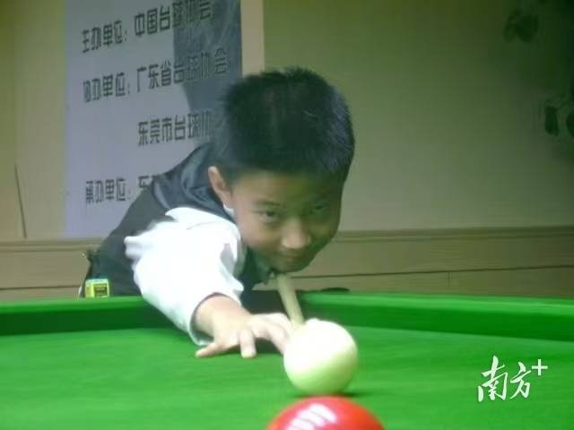 2007年，赵心童父亲就带着他来到东莞东英俱乐部求学。