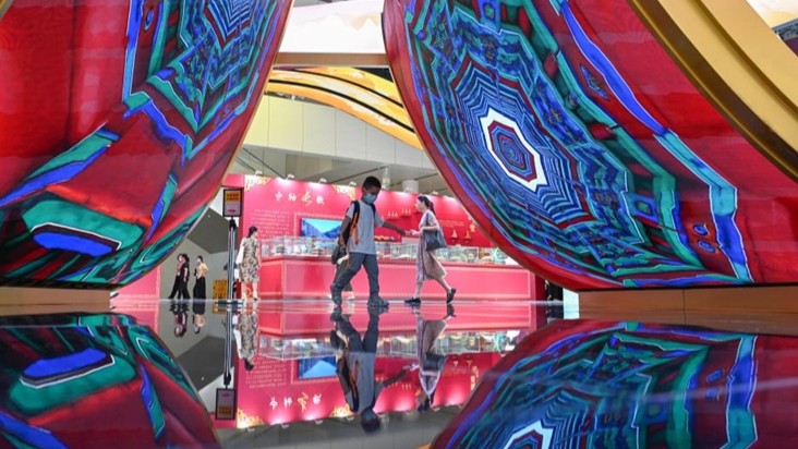 Cultural activities during China Int'l Cultural Industries Fair attract young visitors