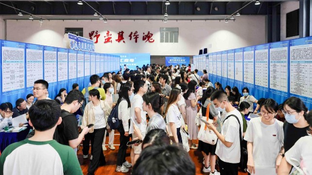 超6500个岗位！“百万英才汇南粤”医疗卫生专场招聘会举行