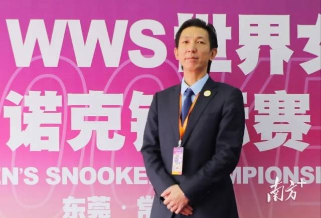 东莞台球协会会长黄铸锋在接受媒体专访。