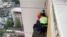 生死攸关!潮州特警纵身一跃勇救轻生女子 生死攸关!潮州特警纵身一跃勇救轻生女子