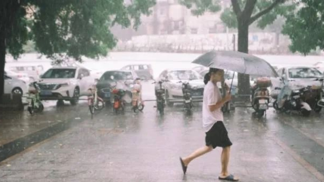 中央气象台发布台风蓝色预警 “暹芭”减弱为热带风暴级 中央气象台发布台风蓝色预警 “暹芭”减弱为热带风暴级