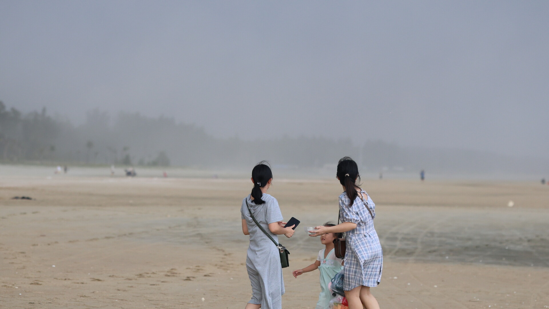 Typhoon Man-yi suspends ferries, submerges streets in south China